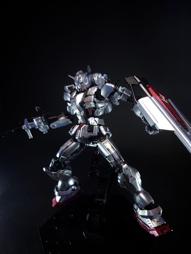 頭部バルカン砲頭部こめかみ部に4門内蔵された近接防御用の機関砲。下記のガトリングが存在する関係か劇中では使われなかった。