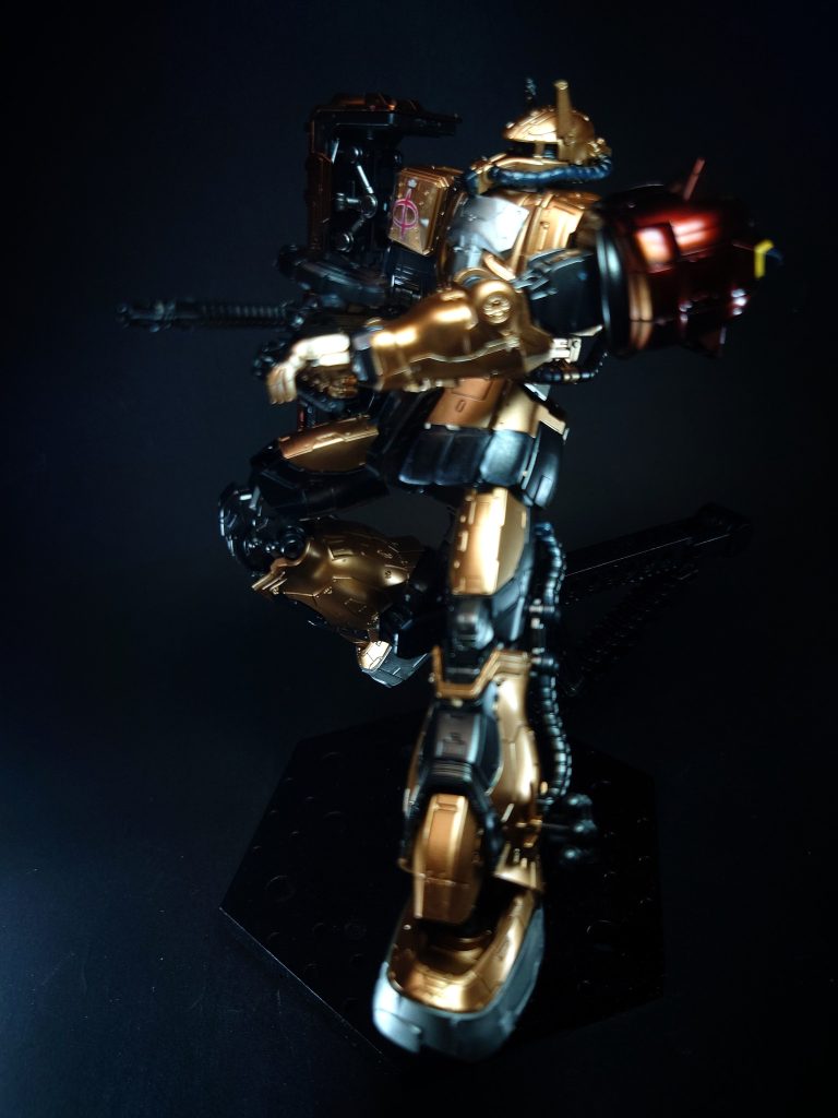 武装・必殺攻撃 ザク・マシンガンザクの主力兵装。基本的な構造は人が使うものと大差はないが、そうであるが故に生産・メンテナンス性に優れ、一年戦争を通じて大量生産され、ジオン軍の躍進を支えた。