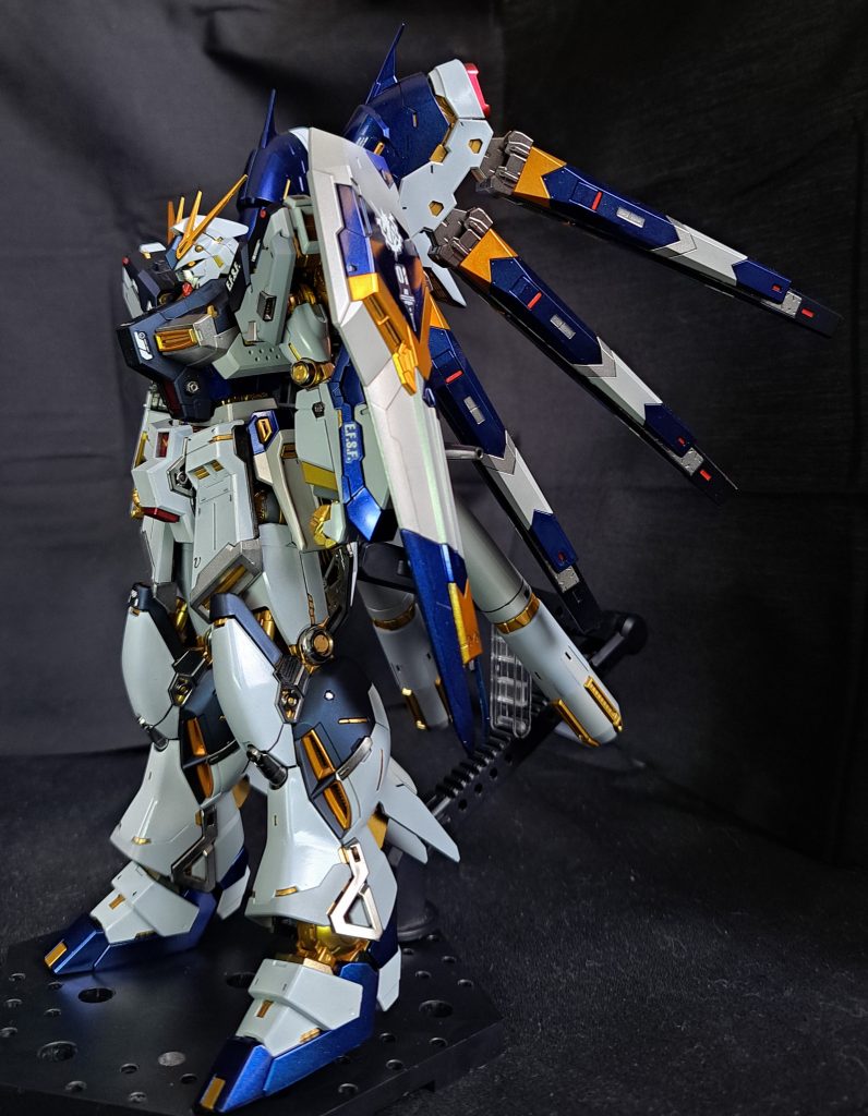 RG Hi-νガンダムゴールドフレーム–3枚目/制作者：Nessa