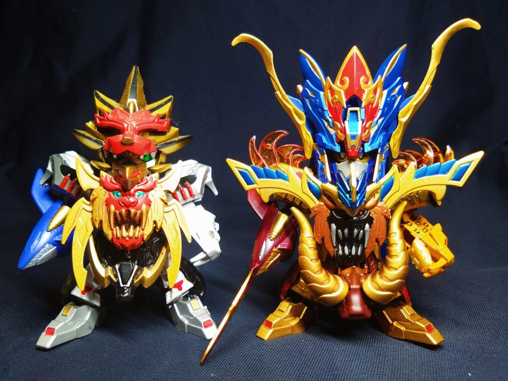 初期作の牙吠頑駄無と比較。同タイプなだけあって7割くらい同じパーツこの間約3年半。戦隊ロボSDを作り続けてきたけどやってることはほぼ同じw