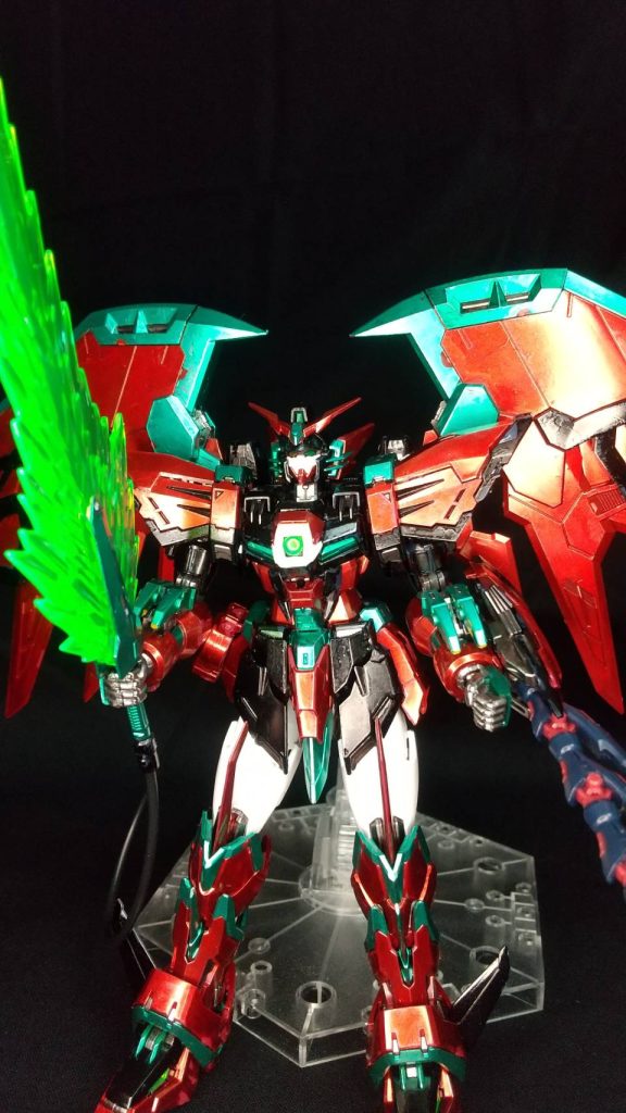 赤二種類のうち、片方をメタグリーンに塗ったら、大成功！ロイヤルメタレッドとの相性はとても良い！黒：ガンダムブラック白：ガンダムニューホワイトどちらもこの為に買ってみて、使ってみた。凄く良い！