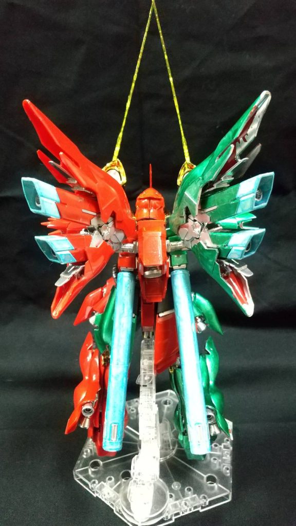 スラスターもかっこいい。ファンネル的なものをどうしてもつけたくなるが、それをしなかったのは凄いと思う。