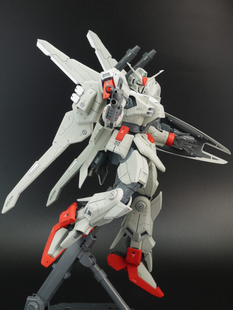 スリムな体型なので、ポージングさせる際に干渉が気になることは少ないです。