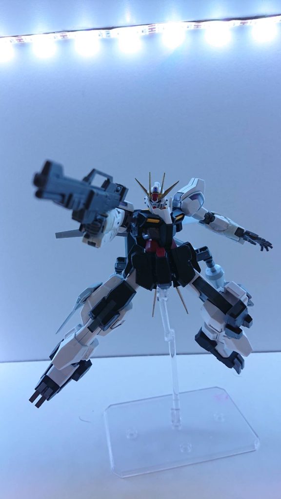 携行武装もガンダムヴィネフィクス同様変更されており、アサルトビームライフルになっている。連射性、エネルギー貯蔵に特化している。