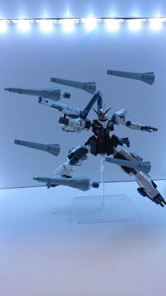 リフレクションビット6機とアトゥムフォーンキャノンを一斉射撃する”フォールバースト”を使用できる。放ったビームを反射させる荒技をすることで敵機を確実に墜とすことができる。さて次回は未定でございます。お楽しみに~