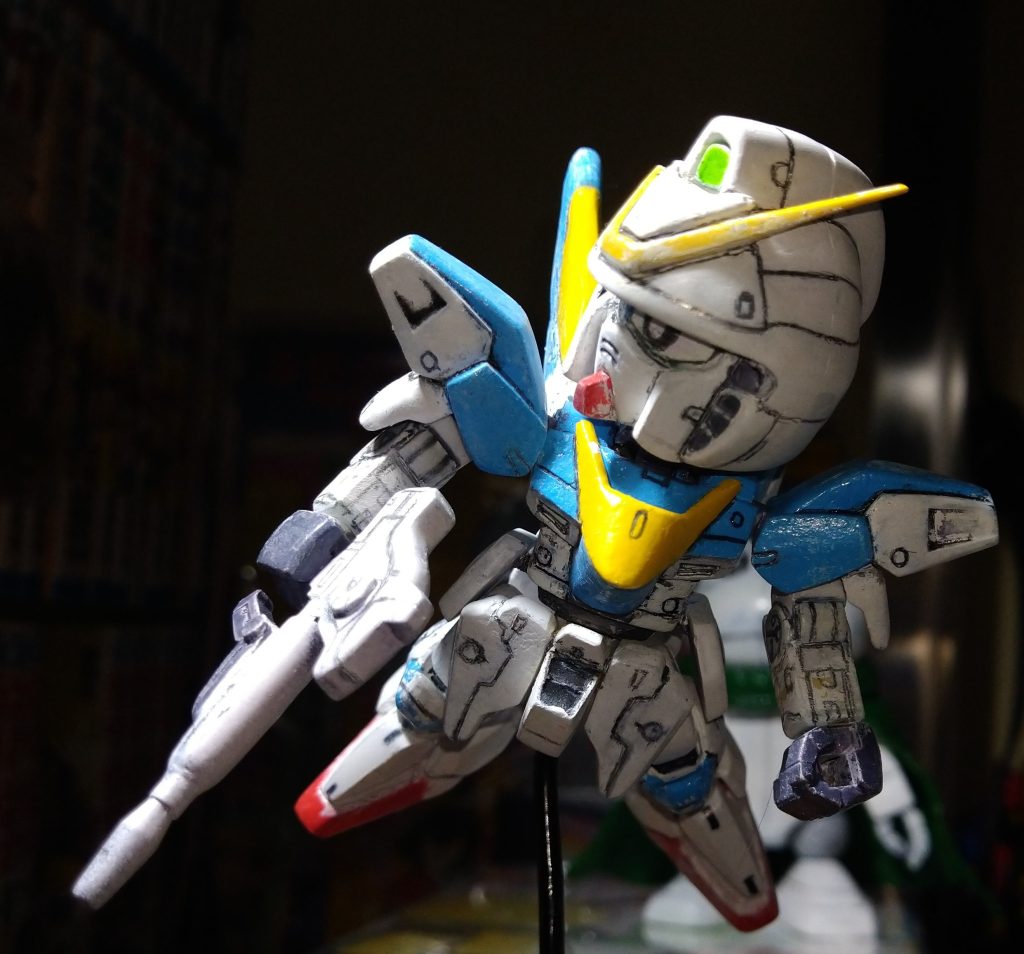 まあまあの出来だったと思い出しながら更に2頭身寄りの顔にしたのが大後悔でした。(生首事件へと続きます)思い出しました。ポリパテ禁止になり、臭わない市販のパテは高いのでチューブ入り180円の格安の白パテを使用してしまったのでポリパテの様にガリ削りするとどうでしょう凹んでしまうしすぐに欠けたりするので難攻する羽目に。。。( 頭の片隅にランナーパテやってご覧よって過って試した試み無くてスルーしてたと)接着剤とランナーで無限に盛れるので大後悔でした。と言う例の作品です。立体化出来て積年晴れましたが。 ポ盛付リパテaku-kao