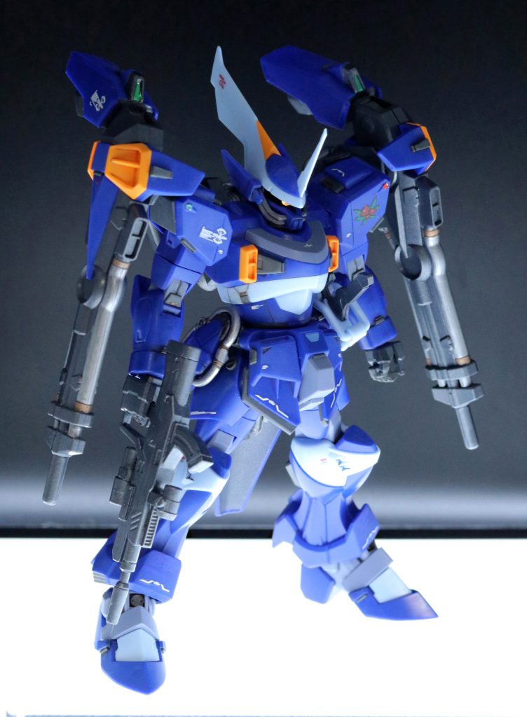 【設定（という名の妄想）】実験機”YFX-200”は優秀なテストベッドであり、ビーム兵器以外にも様々な試験兵装によるバージョンアップがなされた。本機のエースパイロットかつ研究技術者でもあるシホ・ハーネンフースによってもたらされた貴重な実戦データは、次期モビルスーツ開発に大きく貢献。写真のK（ケンプファー）型は、強化型のアクチュエーター、新素材の増加装甲、重量増加を補うスカート内の追加スラスターなどにより、格闘能力が大幅に増加。特に装甲からはみ出るほど大型の腕部・脚部強化アクチュエーターは、グフイグナイテッドの開発データに寄与したとも言われる。