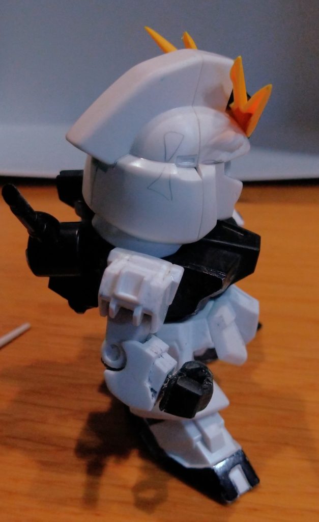 可動域とカッコ良い顔立ちとデザインに少し手を加えるだけで更にSDっぽく成るので是非とも改修してみては如何でしょうか?