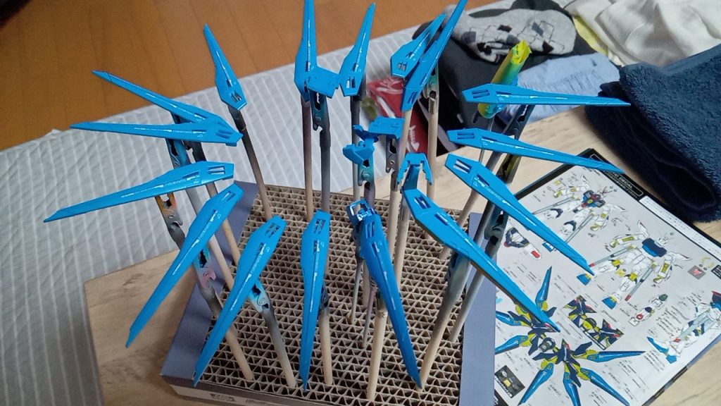 ドラグーンのデカール貼りはかなりの難関でした。7組目までは順調に進んでいたのですが、最後の1枚で破りかけた時はかなり焦りました