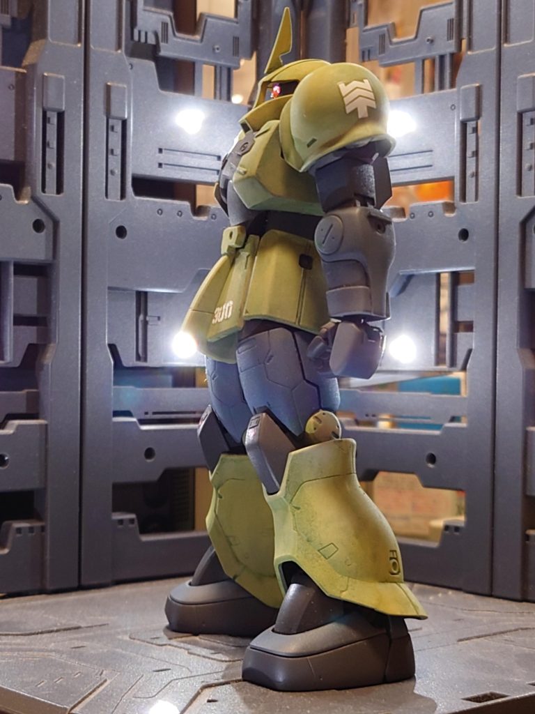 本格的に旧ザクを改造してみたのは今回初めてに近いかも…06とはまた違った趣きがあります。オリジン版再販してくれませんかね〜