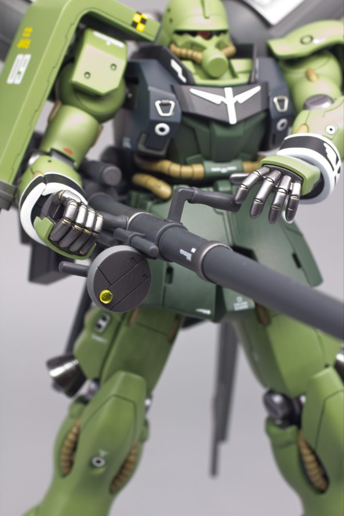 毎回指関節部分はモールド彫り直してメタルカラーで塗ってたんですがあまり目立たなかったので今回はゴールド系で!