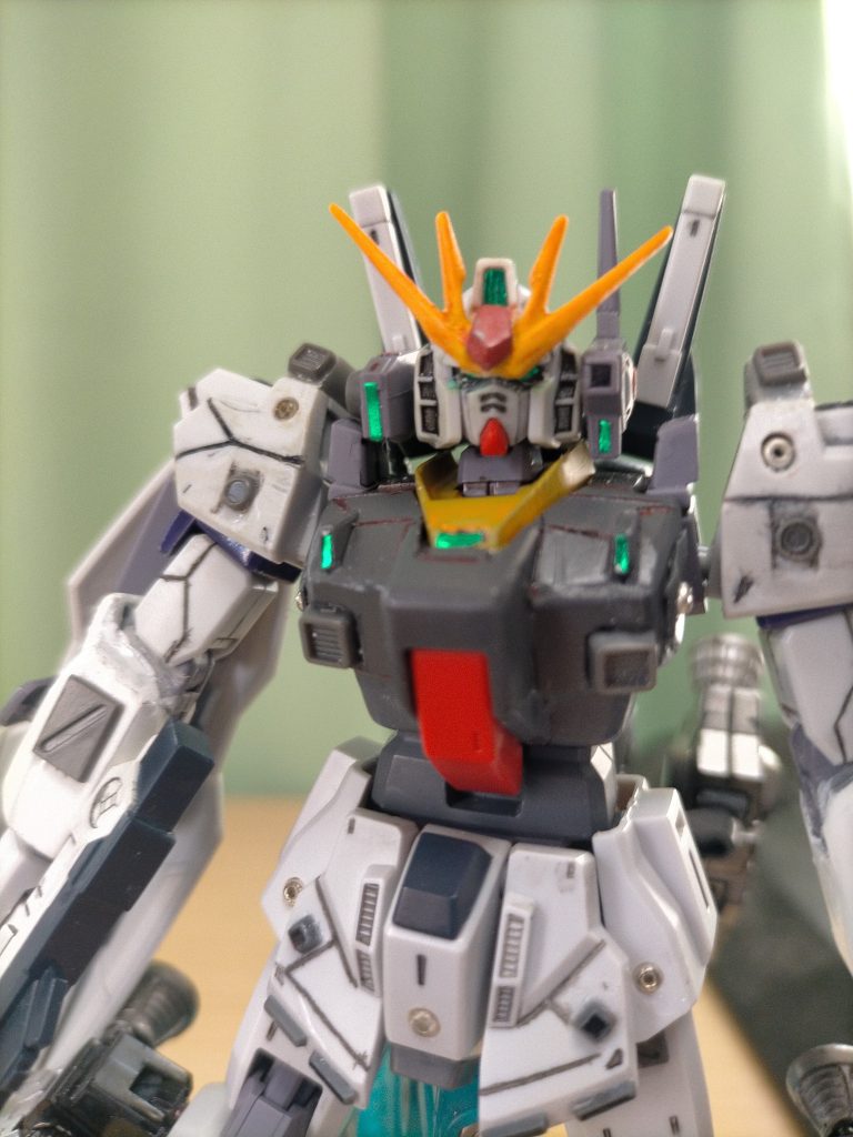 顔は、マークⅡとガンダム、νガンダムの、アンテナで作りました。