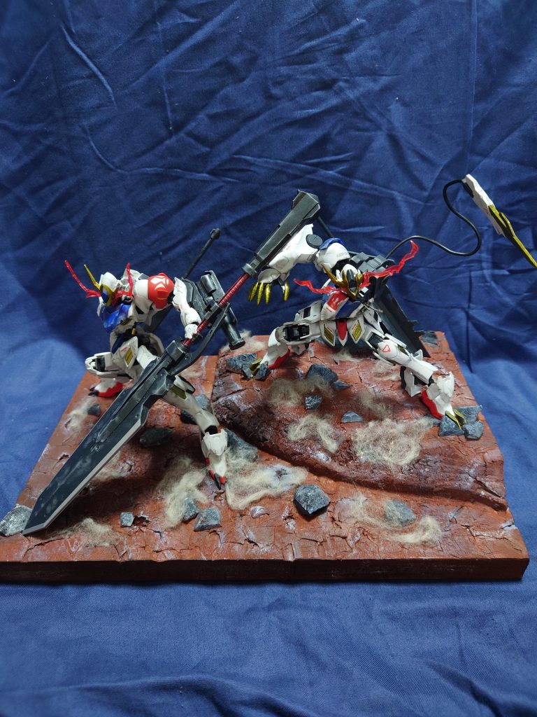 前回投稿のバルバトスルプスと一緒にディスプレイ。