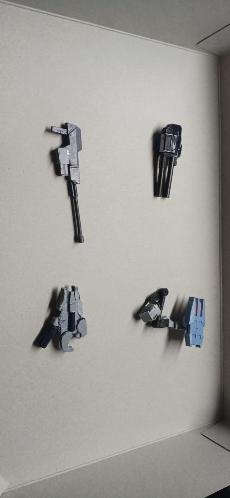 武装はアサルトライフル、パルスブレード、二連グレネードランチャー(ソングバード)、パルスシールドです。