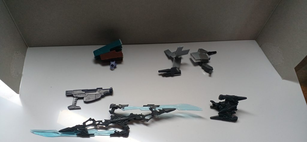 武装はニードルガン、レーザースライサー、実弾オービット、ニードルミサイルです。レーザースライサーは30MMスティールヘイズから持ってきました。