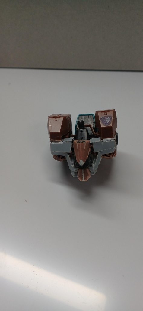 胴体はルブリスソーンのパーツとプラバンを使って製作しました。スラスター部分はルブリスウルのバックパックを使用しています。