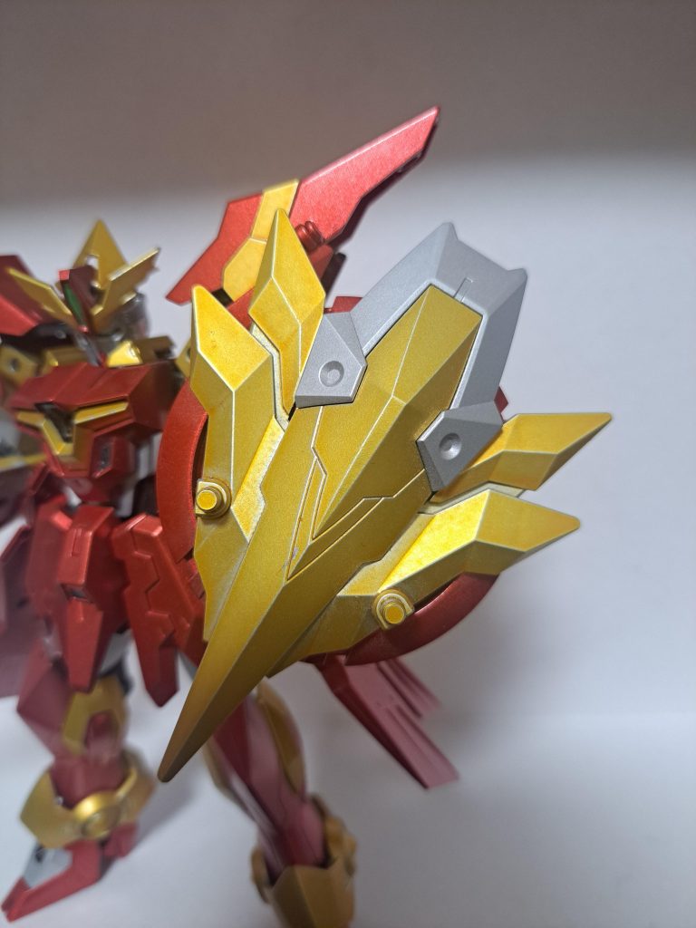 シールド。イメージ通りの金に出来ましたがちょいのりが悪いです