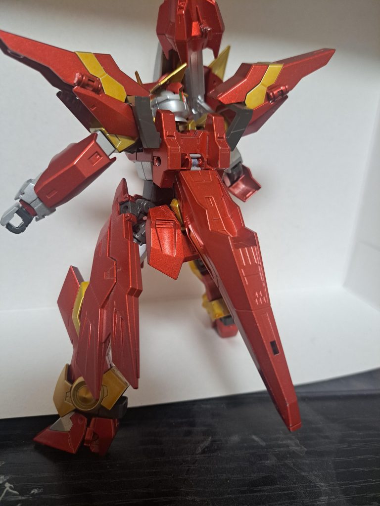 背面。やっぱりリライジングに合体させる関係でかかとがガッツリ拳なのがなぁ、と思ってたりします。