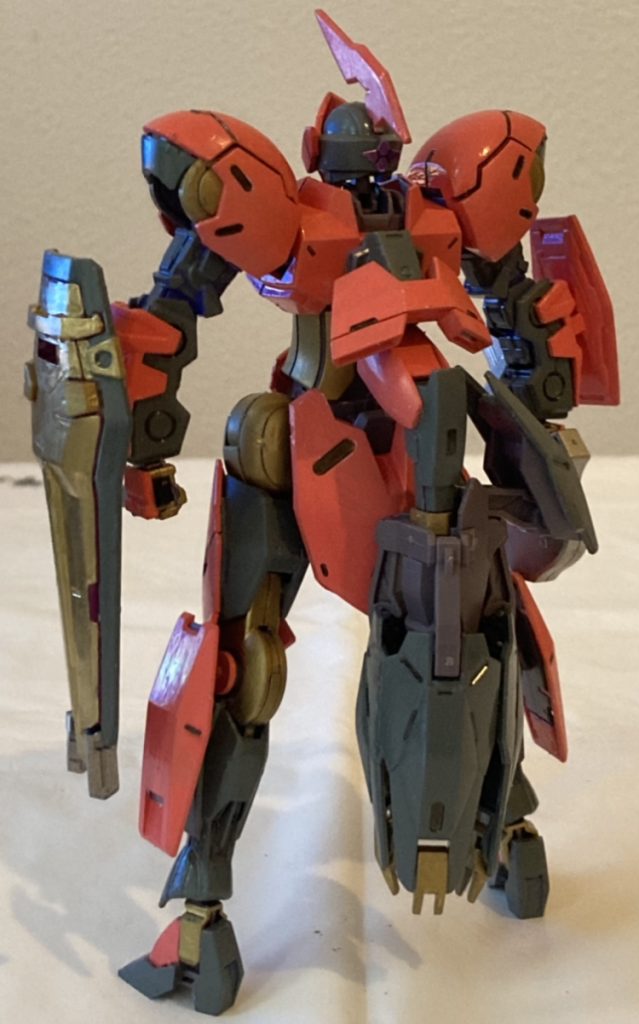 ビームブレイサーは腕部の変更に伴いバックパックに接続となった