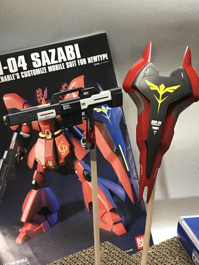 シールドはなんだかデカすぎる気がしたので少し段差をつけてシャープな感じに削りました。