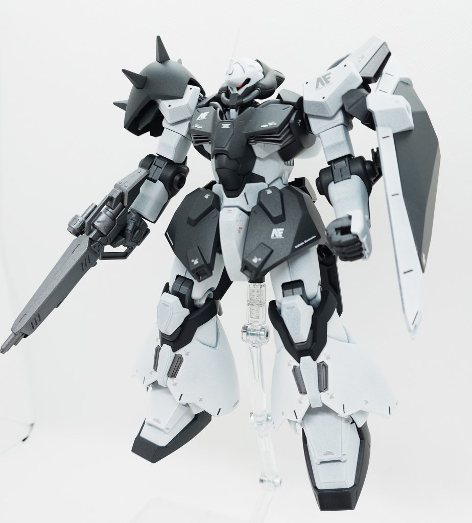 個人的なロールアウトカラーのイメージである白とグレーを基調に全塗装しました。