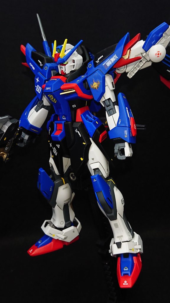 頭部    　　　：ストライク胴体   　　　 ：デスティニー腰部    　　　：デスティニー肩    　　　　：ライジングフリーダム腕部    　　　：ライジングフリーダム脚部    　　　：ストライクバックパック：オリジナル武装    　　　：大剣(30MM)     　　　　　　GNソード(エクシア)     　　　　　　ビームライフル(デスティニー)