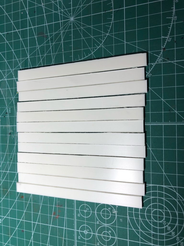 シールドはプラバンを切り出し、スクラッチしました。