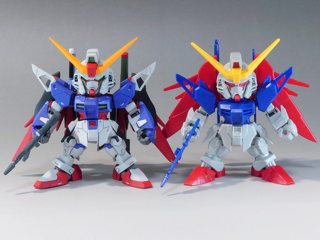 EXスタンダードのパチ組みとの比較写真です。華奢な印象だったプロポーションを逞しくなるよう、なおかつスマートな印象は残したかったので腕を大型化してゴリラみたいにならないように気をつけました。