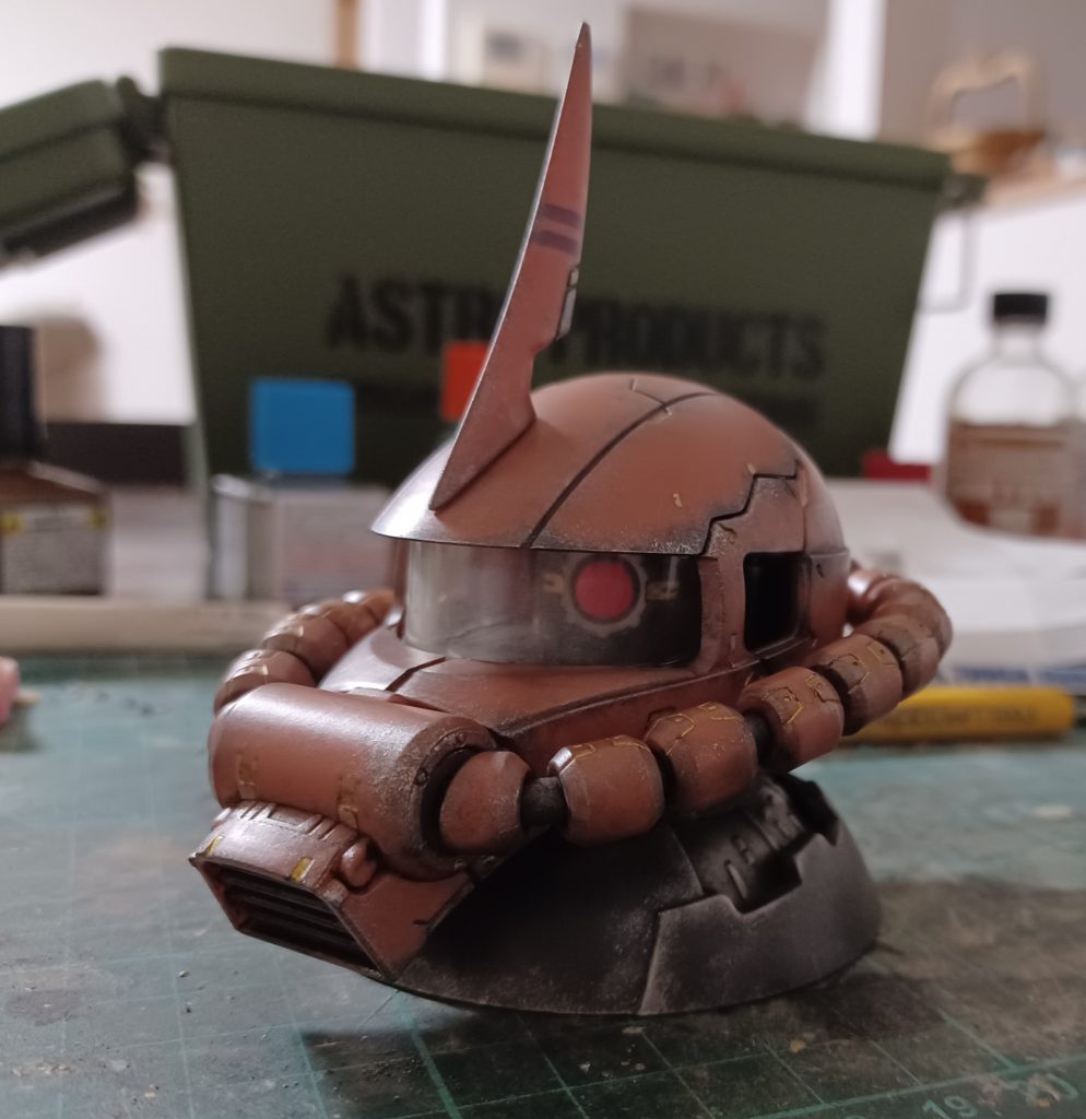 ウェザリングを加えて、ピンクの明るさを抑えられたのでようやく自分好みのシャアザクになったかなあ♪