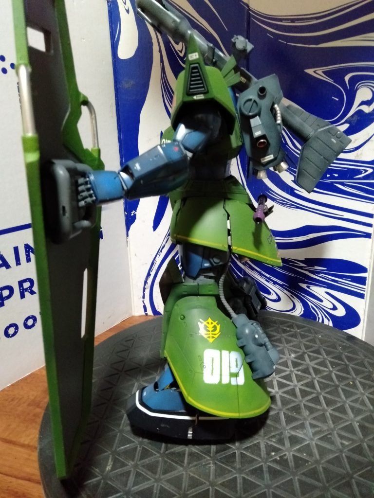 作画どおりにしてみたら、かなりの太さになりますグリップ部分が。