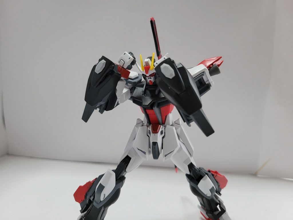 腕のところで回転するので色んな角度で構えられますこの構え方(ピーカブースタイルというらしいですね)、とても好きです。