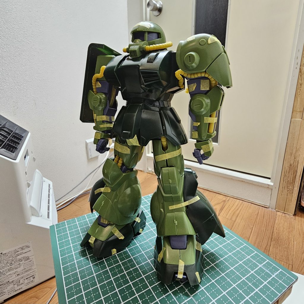 最初の仮組。初めての旧キットの先の見えない恐怖と押し迫る締め切りの日程に震えておりました。