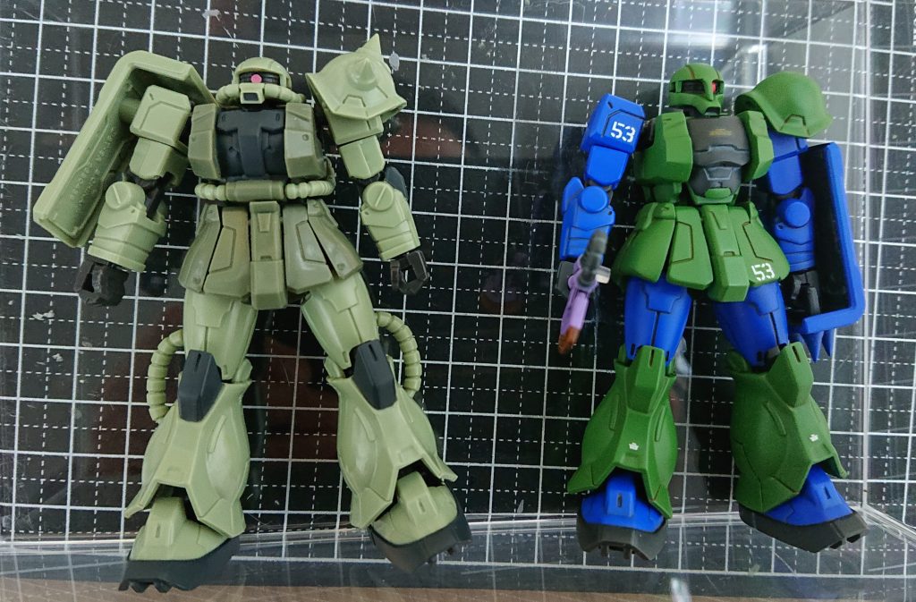 元のザクとの対比です