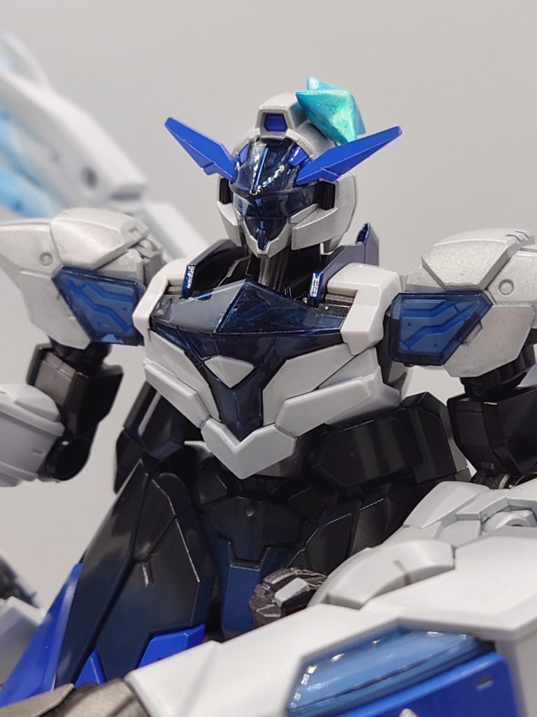 頭部の髪飾りはネオジム磁石で取り外し可能