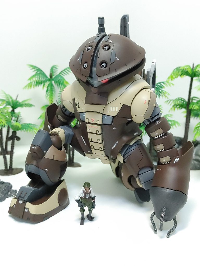 ゴーグルを外した状態です。キット化されていない機体なので、私のアレンジが施されていますが、胸部、脚部、腕部など特徴的な部分をプラ板とパテで造形しています。