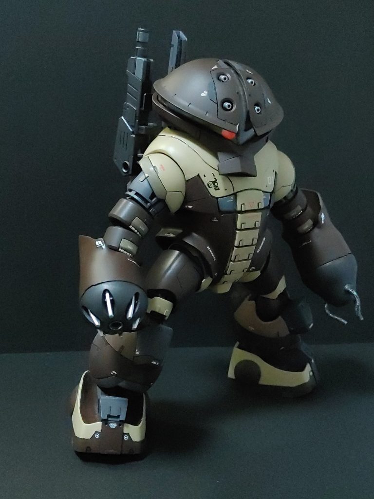 関節にも手を加えているので、膝立ち~立ちポーズまで表現する事が可能になっています。