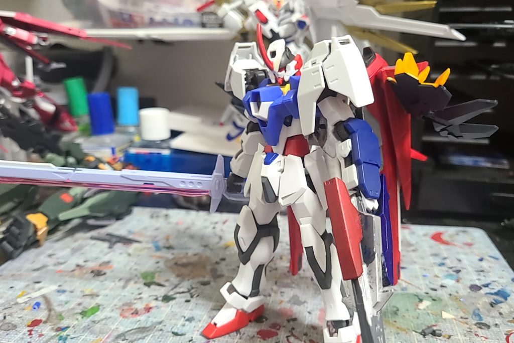 ガンダムアスタロトをベースにガンダムage3(胴体)ガンダムバルバトス第六形態(左腕)セイバーガンダム(アムフォルタス)ストライクガンダム(下半身)ガンダムバルバトスルプスレクス(バックパック)デスティニーガンダム(アロンダイト)ダリルバルデ(角)その他諸々を使用(もはやアスタロト要素ほぼ無し)