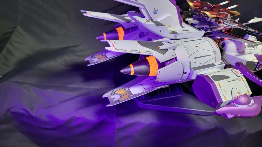 ブースターはブラックライトで光ります😊