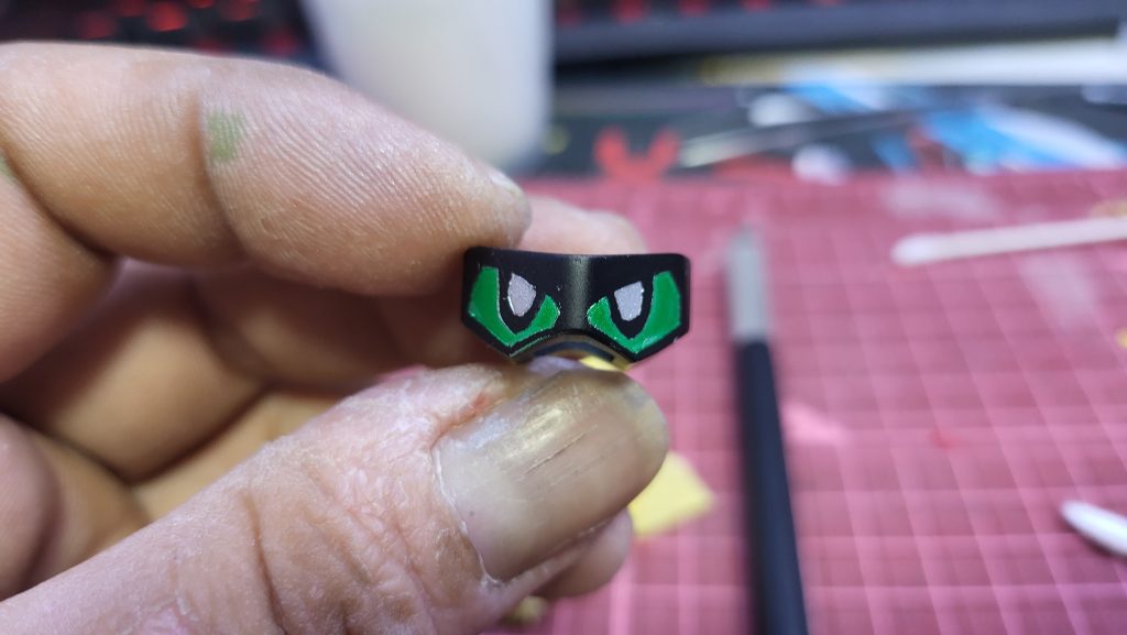 こちらも目はシールをマスキングに使い塗装のみで作成。