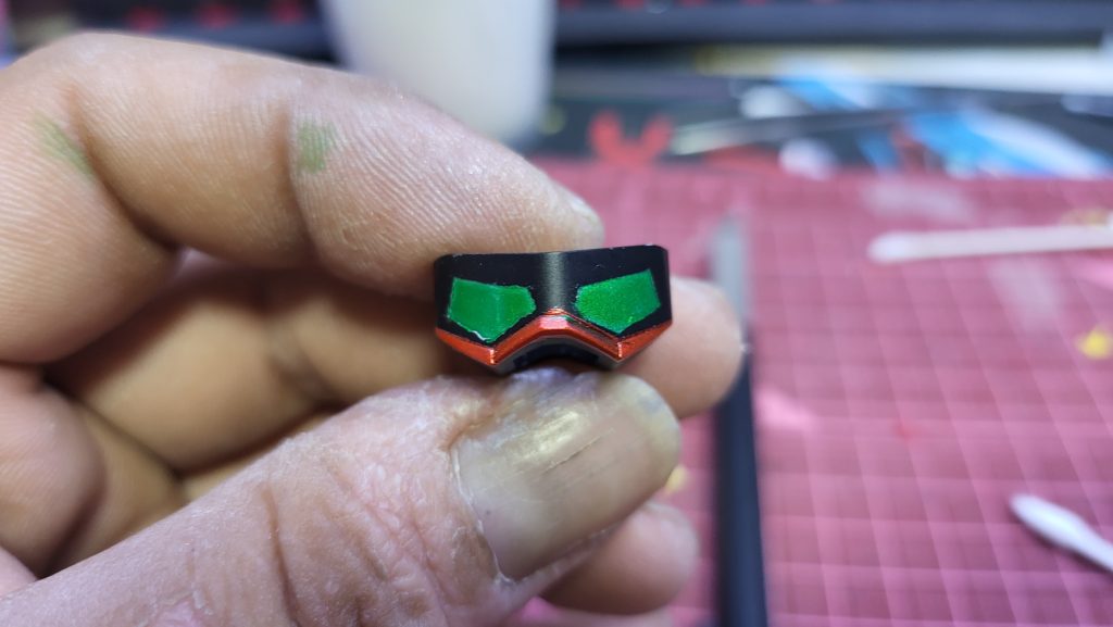 目はシールを使わず塗装にて作成。