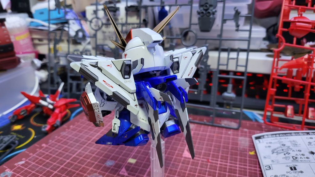 デカールはガイアさんのコーションデカールホイルレッド、ホイルシルバー、ホイルゴールドを使用。トップコードは光沢に。