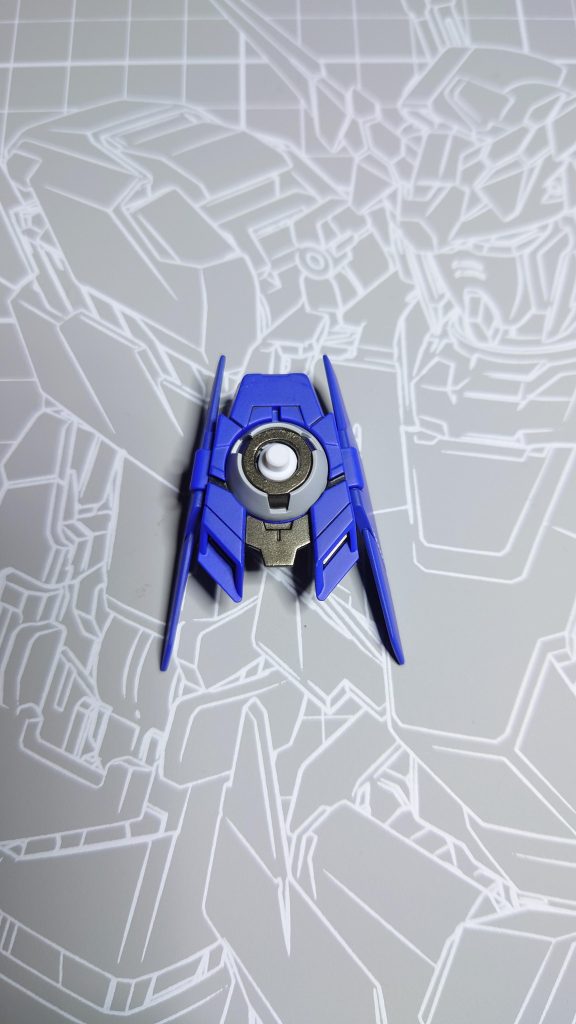 肩のGNドライブに30MMのジョイントを仕込んでいるので今後も他の武器を装備できるようにしてます。