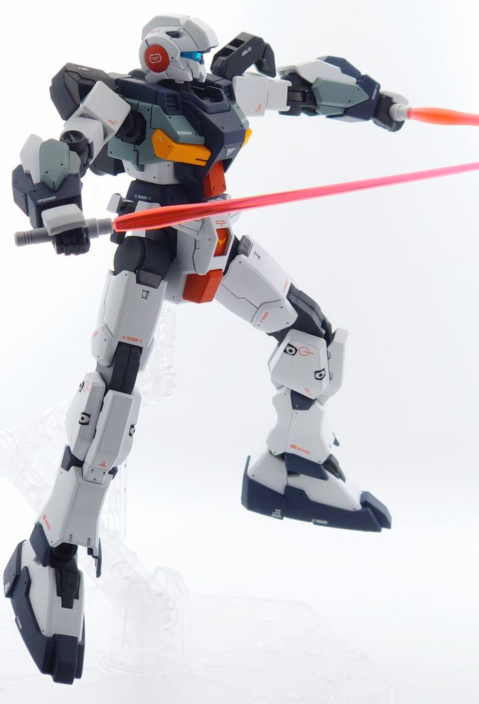 両刀を構えての一枚。やはり最近(とはいえ半年以上前ですが)のキットは可動域が優秀ですので、ポージングをしていてとても楽しいです。本当に久々に作りましたのでかなり時間がかかってしまいましたが、やはりプラモ作りは楽しいですね。積みプラがかなり溜まっているので少しずつでも作っていきたいところですが、勉強やら積みゲーの消化やらで次の完成はいつになることやら。。。気が向いたらアーマー装着形態のものも改めて撮影して、アップしたいと思います。今回もご覧いただきありがとうございました!