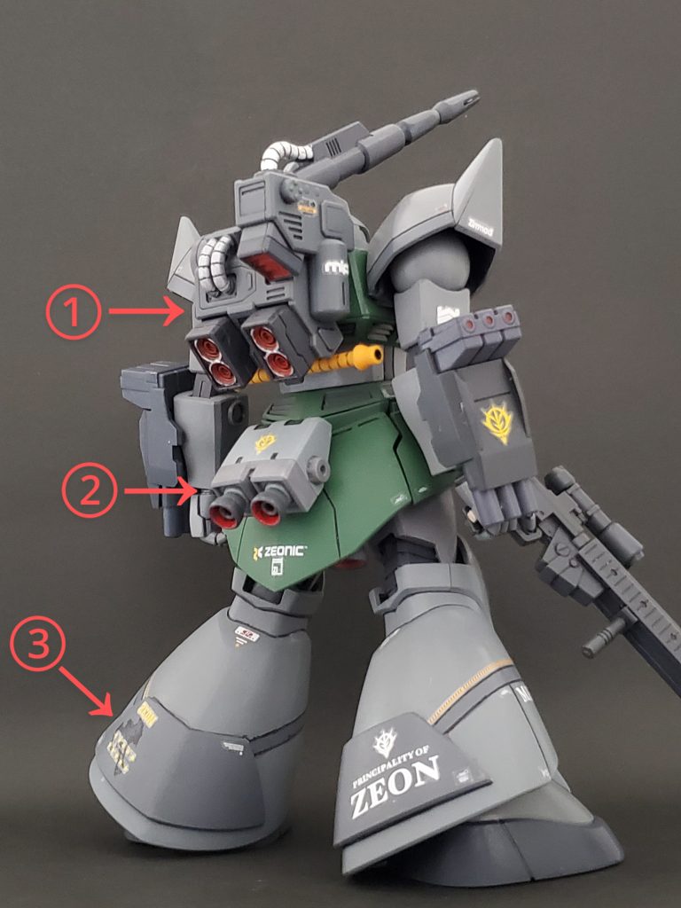 Lia view~🤩🎶背面になると少し違いをみる事が出来ます👀🎵なのでここでようやく今回の改修ポイント~✴️①ビームナギナタホルダーをキャノンパックの下に移動~✴️これは追加ブースター設置のため居場所が失くなったためです🤭💦②キャノンパック装備で機動性が上がらないゲルググ君のために追加ブースターを用意❕高機動型に負けないスピードを付加させてみました🎵このブースターは旧HGUCグフのランドセル🎒から流用~👍️③足のディテールがいつも寂しいな~🤔と思っていたので立体感が出るように足スカート裾に追加装甲をしてみました🎵これはジャンクとなったゲルググから頂き取り付けました🙌✨