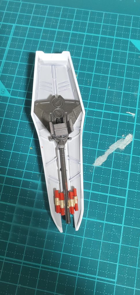 今回１番のお気に入りポイントかもしれないシールド裏ミサイルの塗り分けです！はみ出てるけど…ヨシ！🤘( *・ω・)🤘