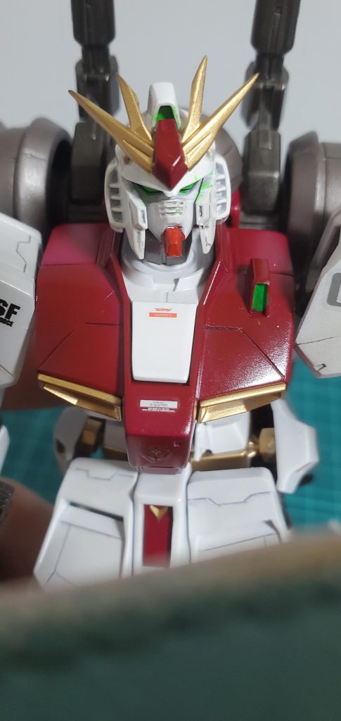 蛍光グリーンがはみ出まくってしまった((( ；ﾟДﾟ)))次の製作ではエナメル塗料とか水性塗料で塗り分けしてみようかな！