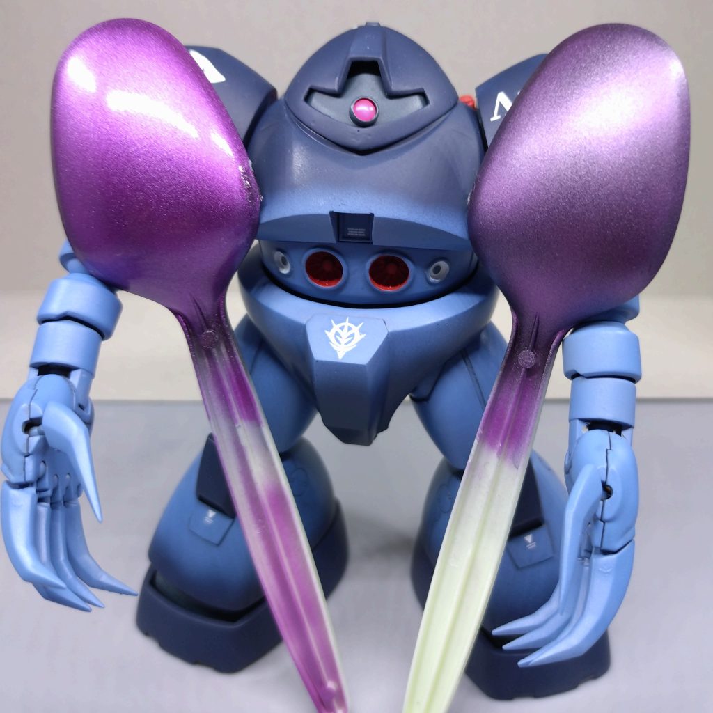 ゴッグ塗るついでにキャンディ塗装の練習もしてみました。左が普通のキャンディ、右がマッドキャンディのつもりですが、これでできてるのですかね?