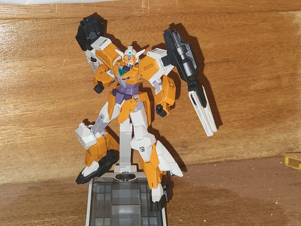 コアガンダム(G-3カラー)で。現在手元にマークIIが無い(崩れかけの実家にある)のでマークIIが着けてたアーマーを本編前カラーのコアガンダムが着けてるという違和感の凄い形態に。まぁ一種の亜種形態、プラネットシステムに限界は無いってことで一つ。