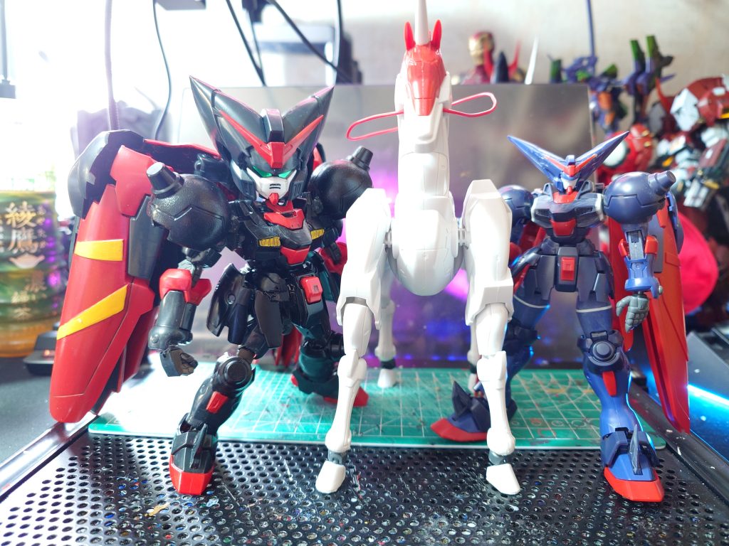 本来の持ち主であるHGマスターガンダムと比較。