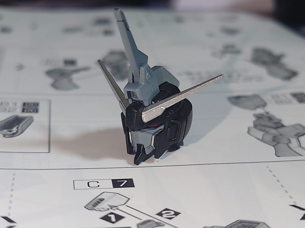 いざ、塗装。配色の影響なのか、めっちゃ悪者に…